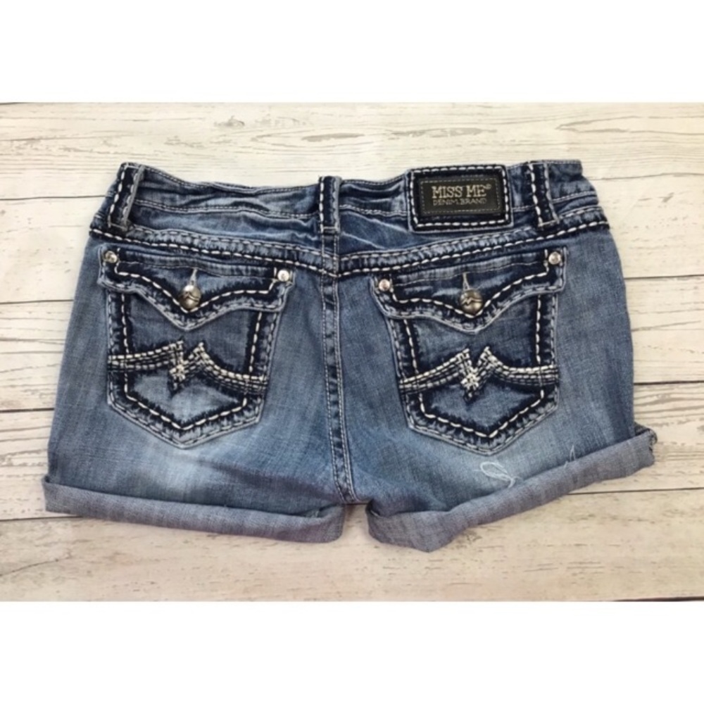 Cut off miss me shorts